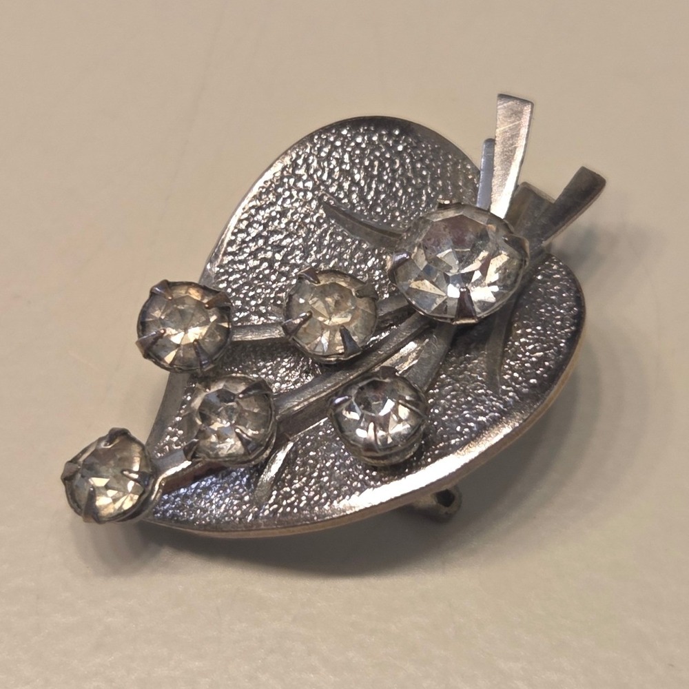 Vintage Unsigned Rhinestone Textured Leaf Brooch Silver‎ Tone Whimsigoth AS IS